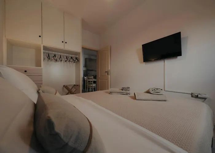 Calma I Naxos * Naxos City